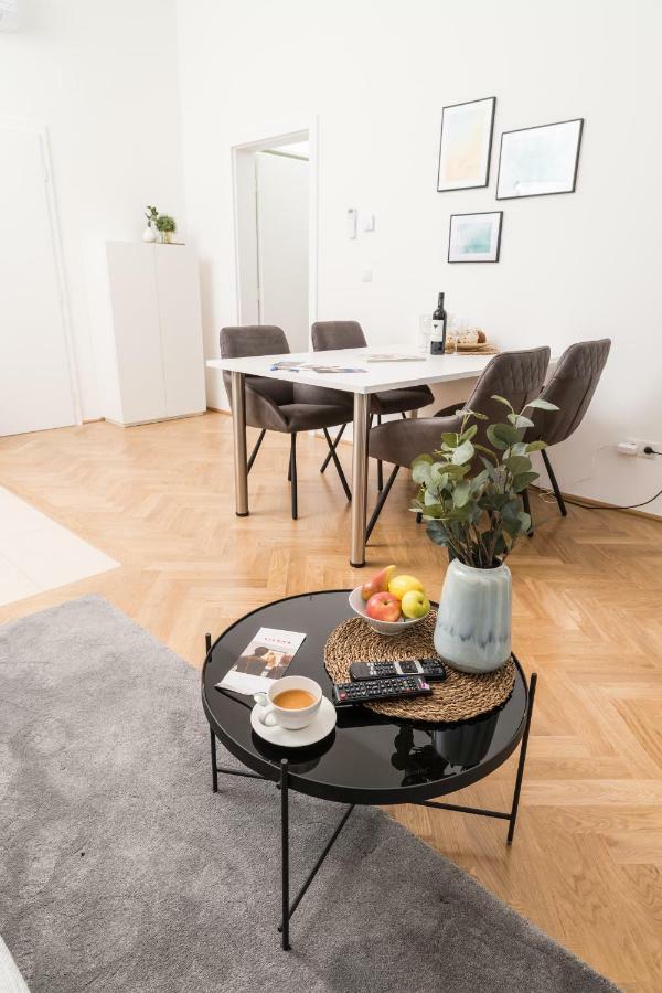 Stadlau Live Apartments Wenen Buitenkant foto
